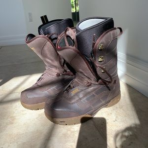 Vans men’s snowboard boots size 10.